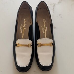 Salvatore Ferragamo Boutique Women's Navy & White Leather Loafers 7.5